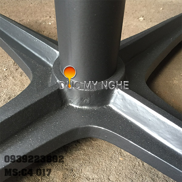 Bàn cafe 4 chân gân nổi gang đúc C4 017